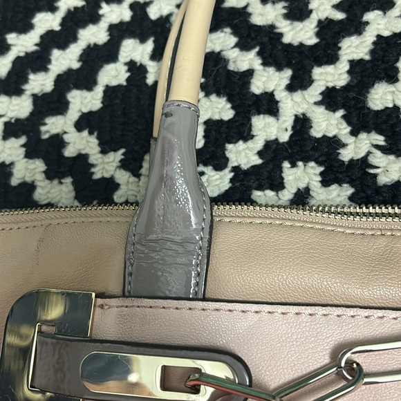 🩷SOLD🩷Vintage guess tote - Picture 6 of 6